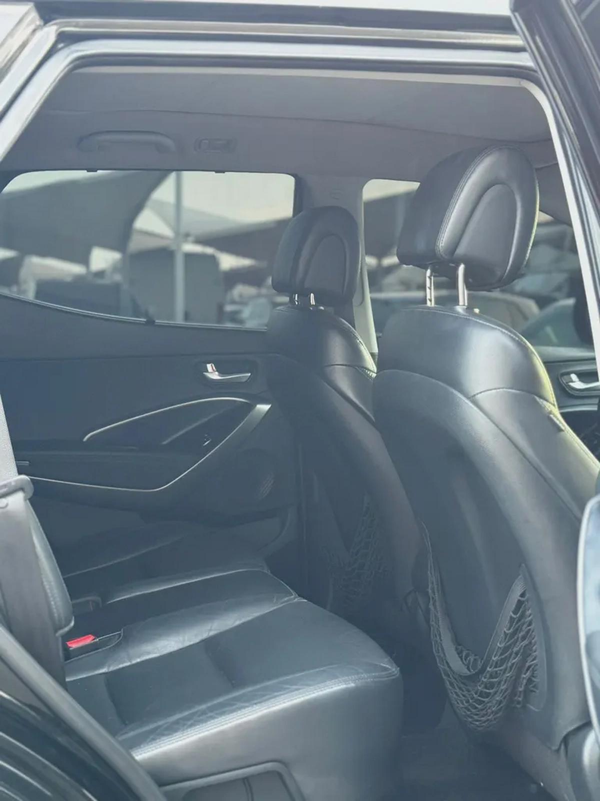 HYUNDAI//SANTAFE TGDI (2016)// KOREA// FULL OPTIONS//GOOD CONDITION//LOW MILLAGE//-12-12