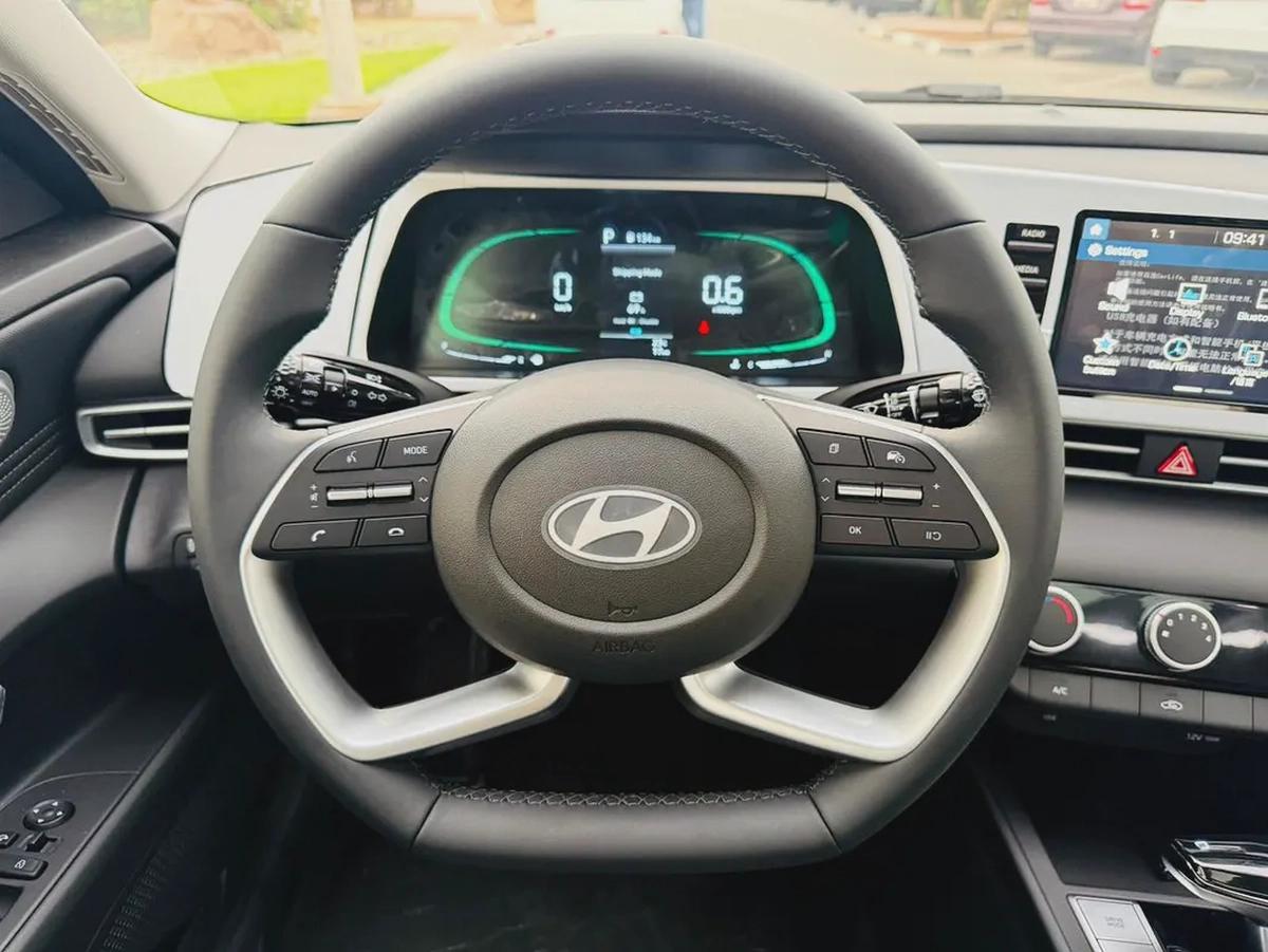 Hyundai Elantra 1.5L GLS 2025 0KM-15-15
