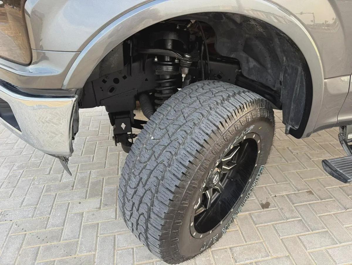 Ford F150 -2018 American specs, top of the line, in excellent condition.-4-4