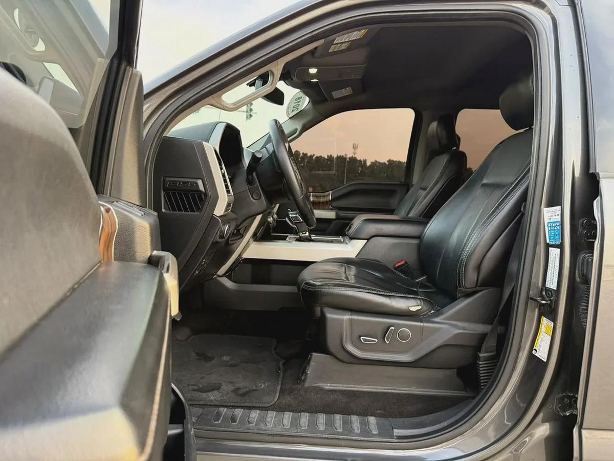 Ford F150 -2018 American specs, top of the line, in excellent condition.-6-6