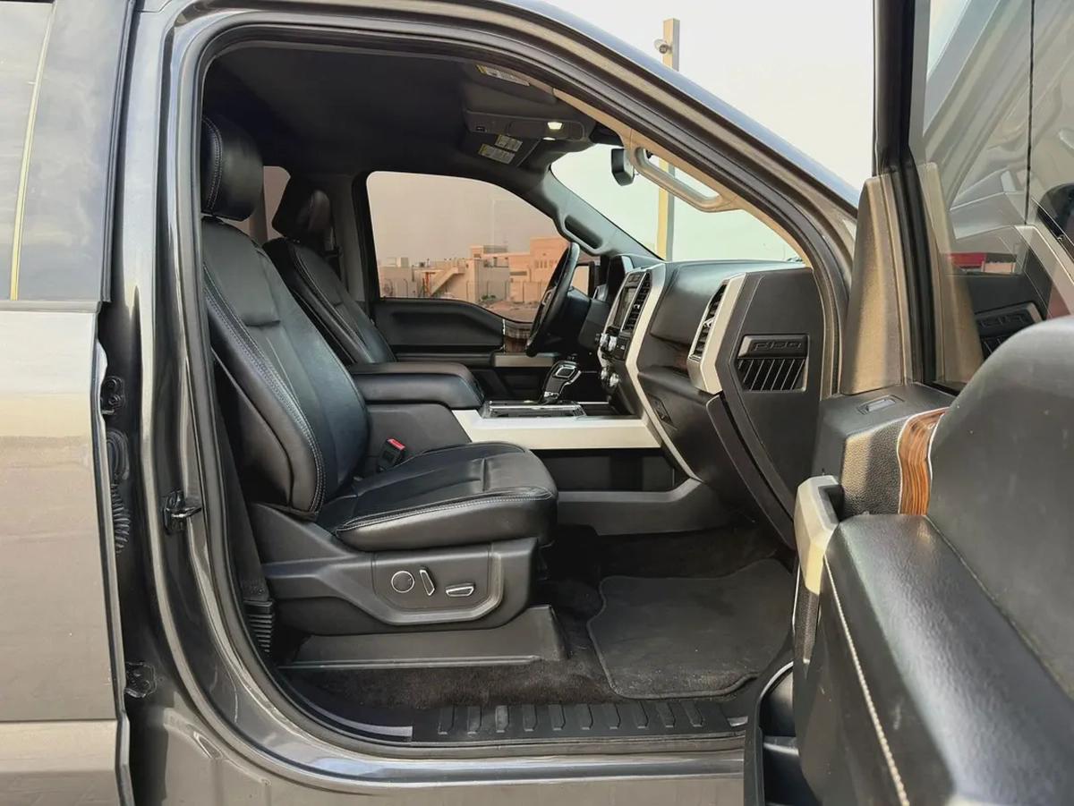 Ford F150 -2018 American specs, top of the line, in excellent condition.-8-8