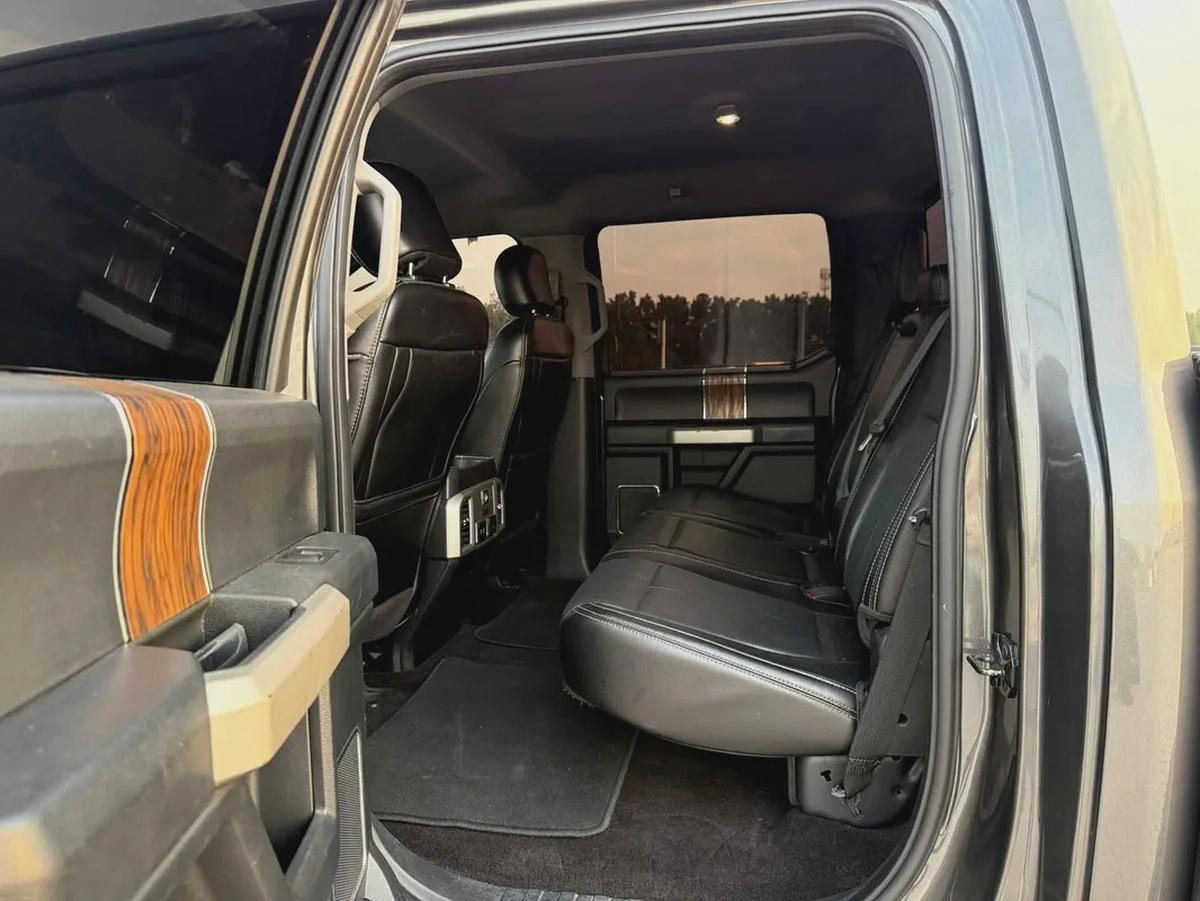 Ford F150 -2018 American specs, top of the line, in excellent condition.-9-9