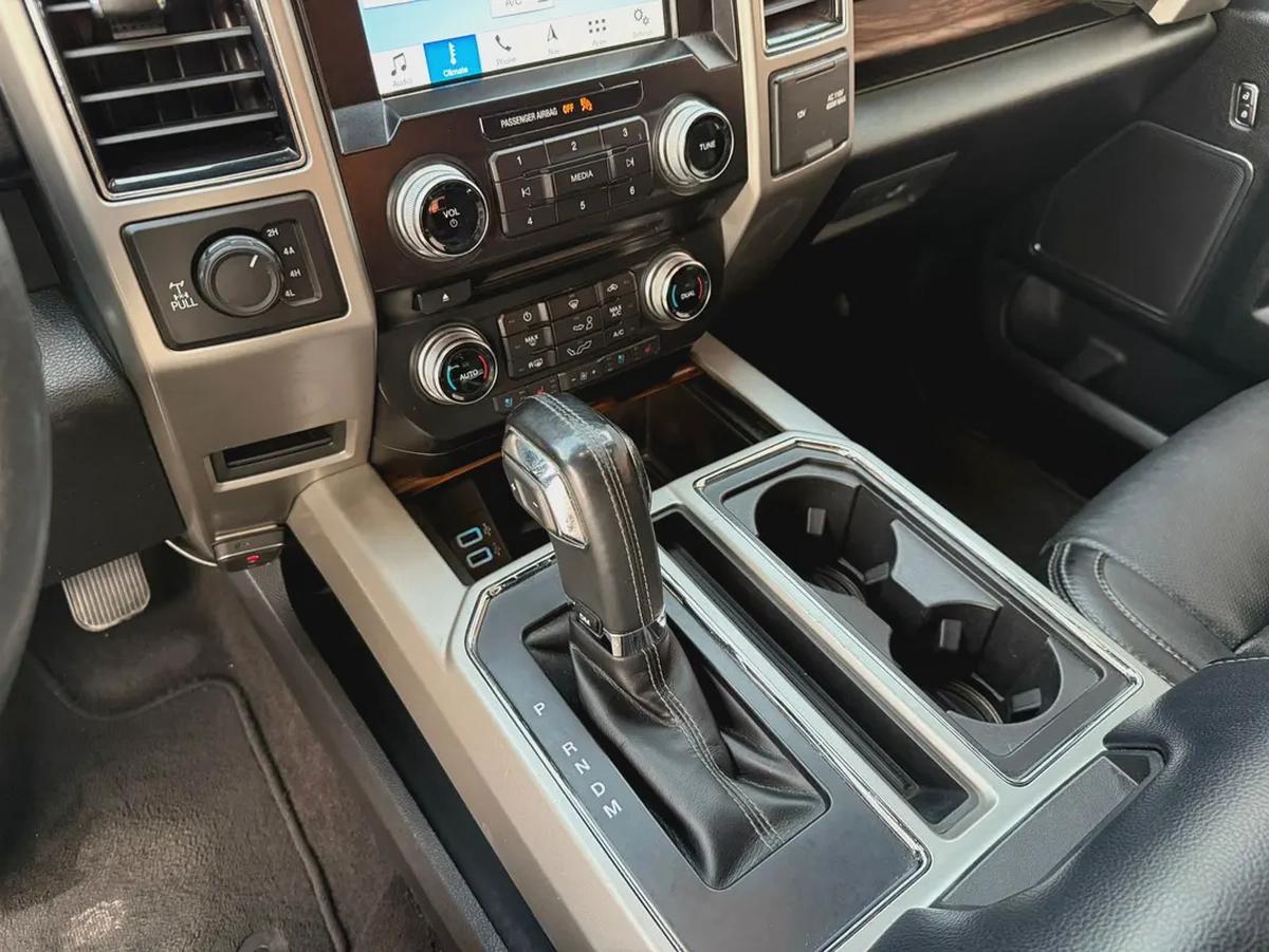 Ford F150 -2018 American specs, top of the line, in excellent condition.-18-18