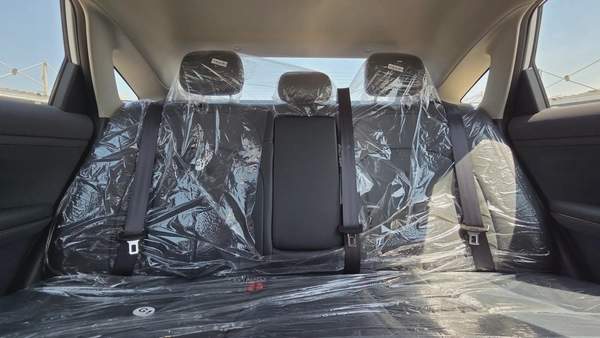 Nissan N6 180 Max (White Black)