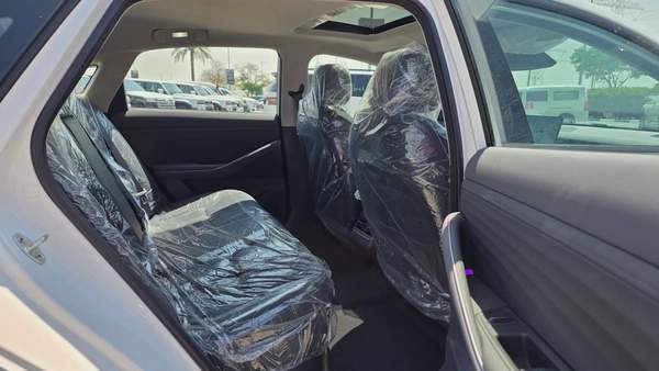 Nissan N6 180 Max (White Black)