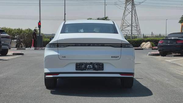 Nissan N6 180 Max (White Black)