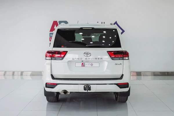 1 YR WARRANTY | 4.0 GXR | GCC | AED 4,000 PM