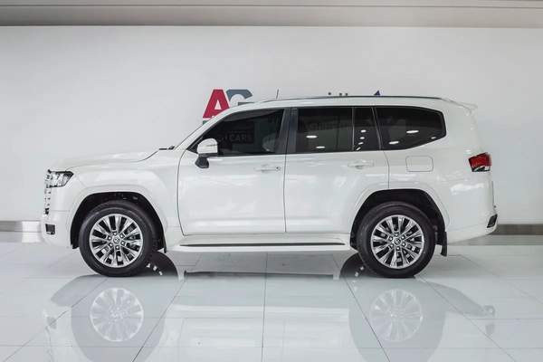 1 YR WARRANTY | 4.0 GXR | GCC | AED 4,000 PM