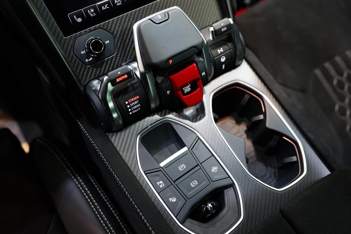 Lamborghini Urus Performante 2024-10-10