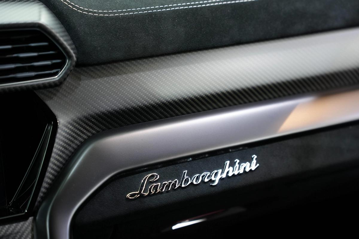 Lamborghini Urus Performante 2024-11-11