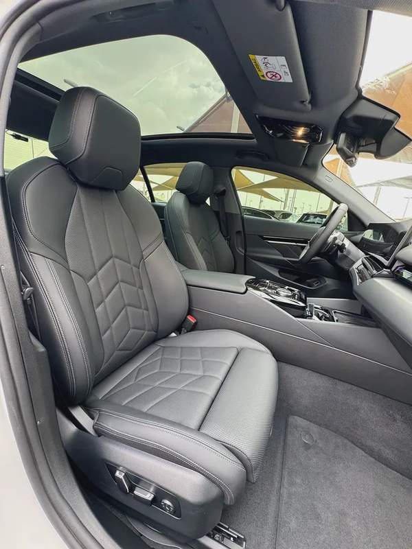 BMW 520i M kit 2024 fully loaded under warrant 2 years from Pitstop AGMC