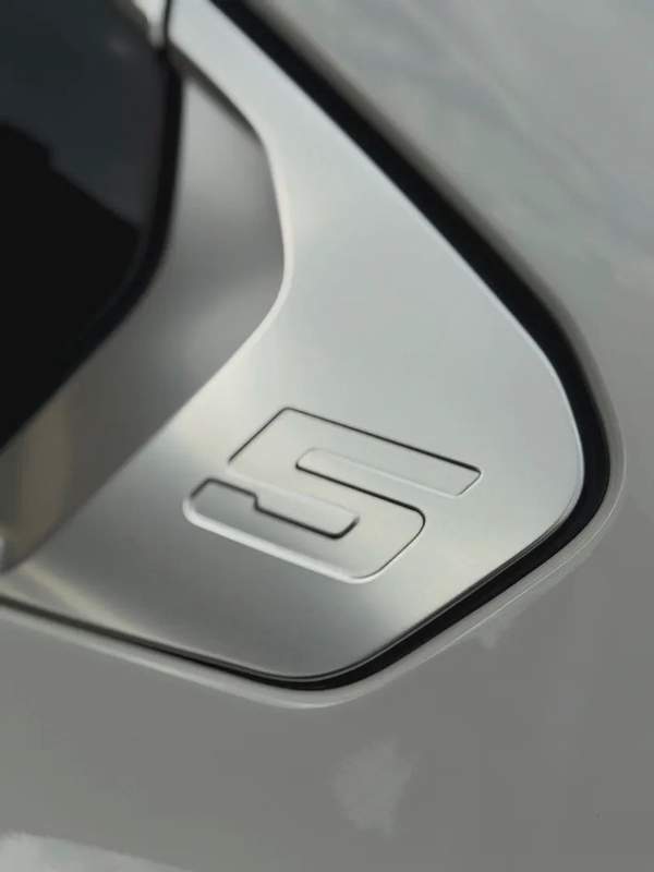 BMW 520i M kit 2024 fully loaded under warrant 2 years from Pitstop AGMC