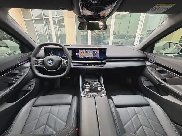 BMW 520i M kit 2024 fully loaded under warrant 2 years from Pitstop AGMC