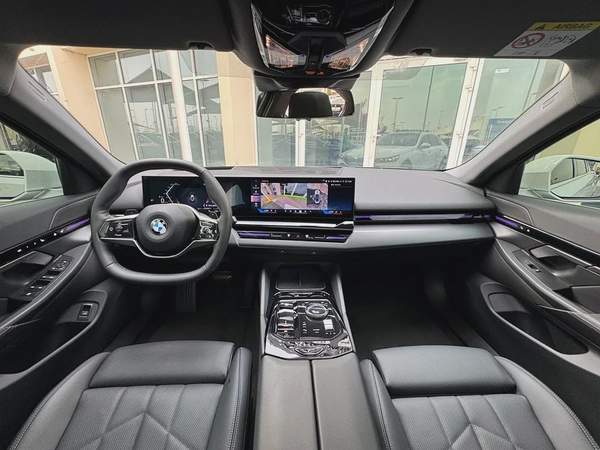 BMW 520i M kit 2024 fully loaded under warrant 2 years from Pitstop AGMC