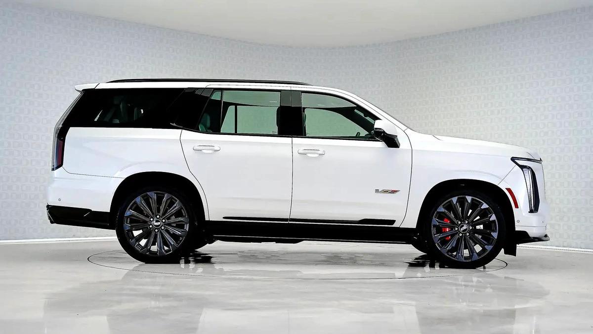 Cadillac Escalade V-7-7