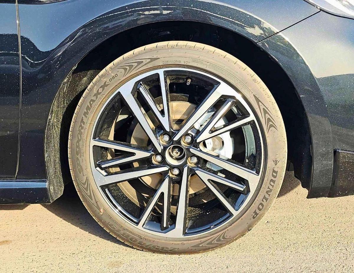 Toyota Camry S SPORT / 2.0L V4 PETROL / PWR SEATS WITH HEADUP DISPLAY / PANORAMIC ROOF (CODE # CMPCS)-4-4