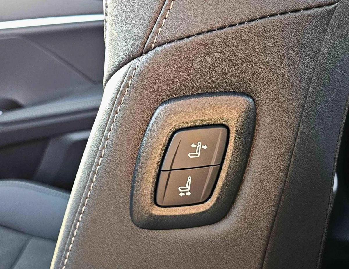 Toyota Camry S SPORT / 2.0L V4 PETROL / PWR SEATS WITH HEADUP DISPLAY / PANORAMIC ROOF (CODE # CMPCS)-9-9