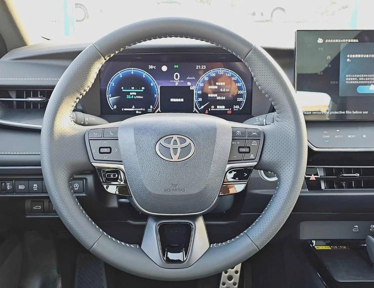 Toyota Camry S SPORT / 2.0L V4 PETROL / PWR SEATS WITH HEADUP DISPLAY / PANORAMIC ROOF (CODE # CMPCS)-13-13