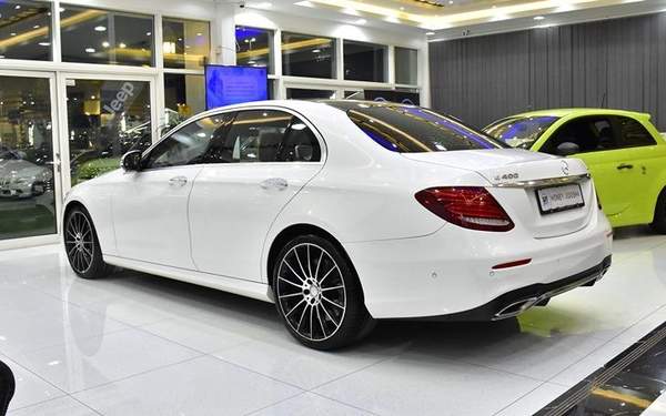 Mercedes Benz E400 4Matic ( 2017 Model ) in White Color GCC Specs