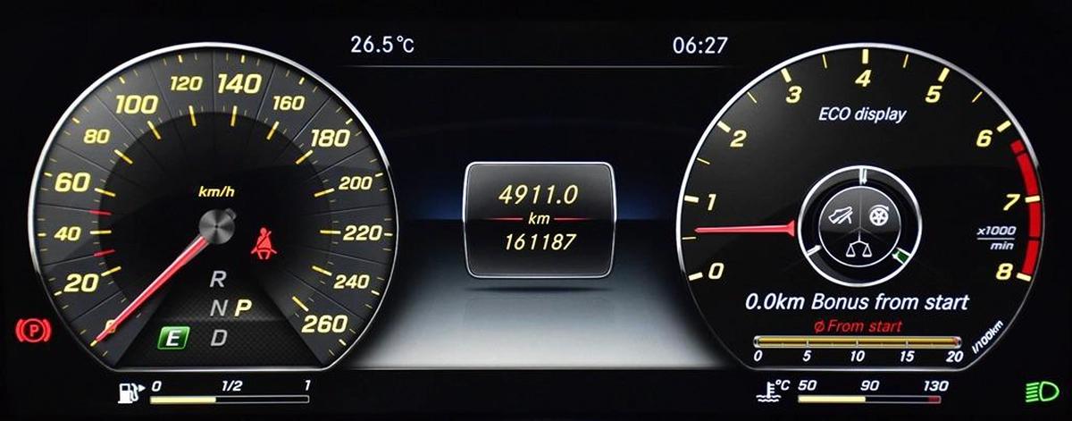 Mercedes Benz E400 4Matic ( 2017 Model ) in White Color GCC Specs-6-6