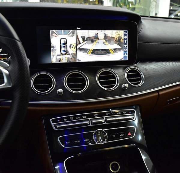 Mercedes Benz E400 4Matic ( 2017 Model ) in White Color GCC Specs