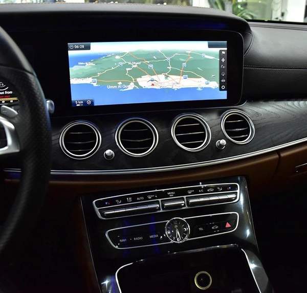 Mercedes Benz E400 4Matic ( 2017 Model ) in White Color GCC Specs