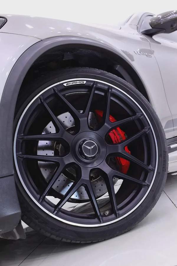 GLC 63 S - EDITION 1 - GCC - clean title - FULL CARBON PACKAGE - FULLY LOADED + warranty