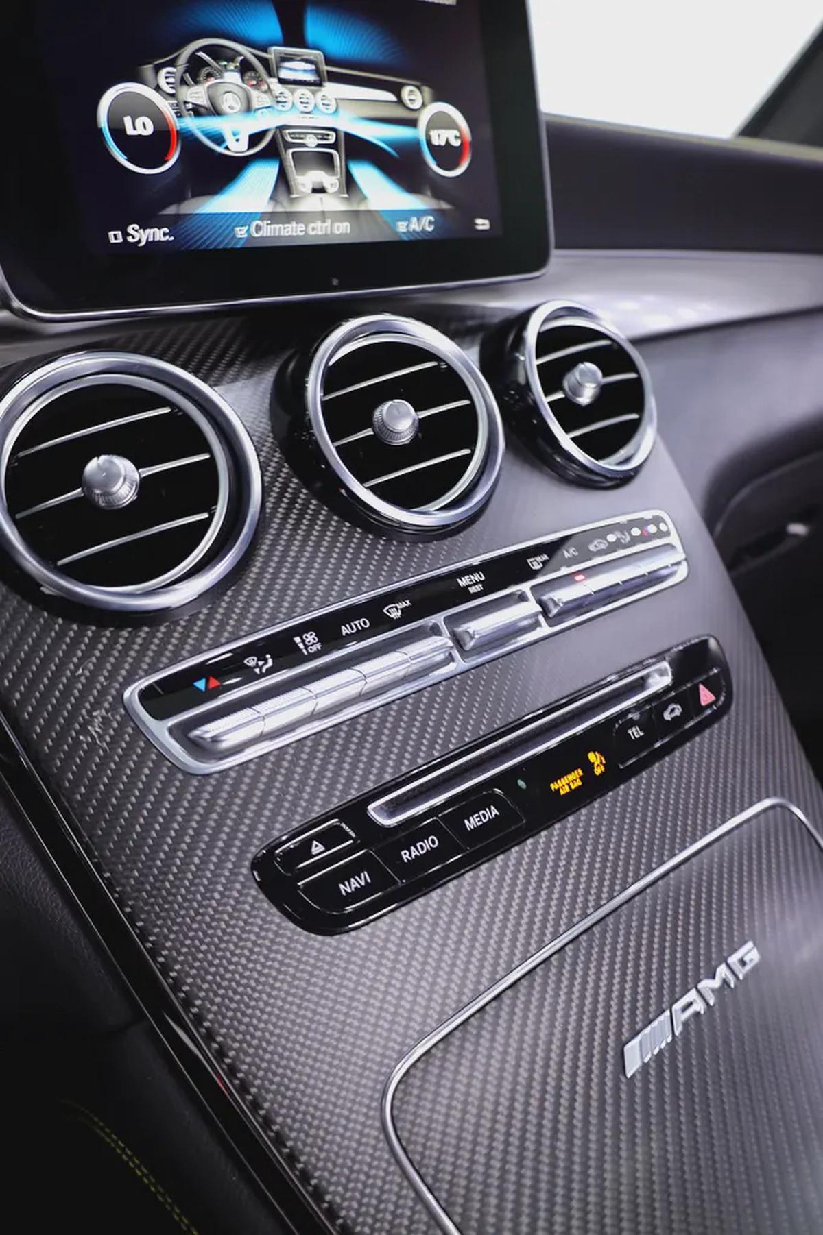 GLC 63 S - EDITION 1 - GCC - clean title - FULL CARBON PACKAGE - FULLY LOADED + warranty-16-16
