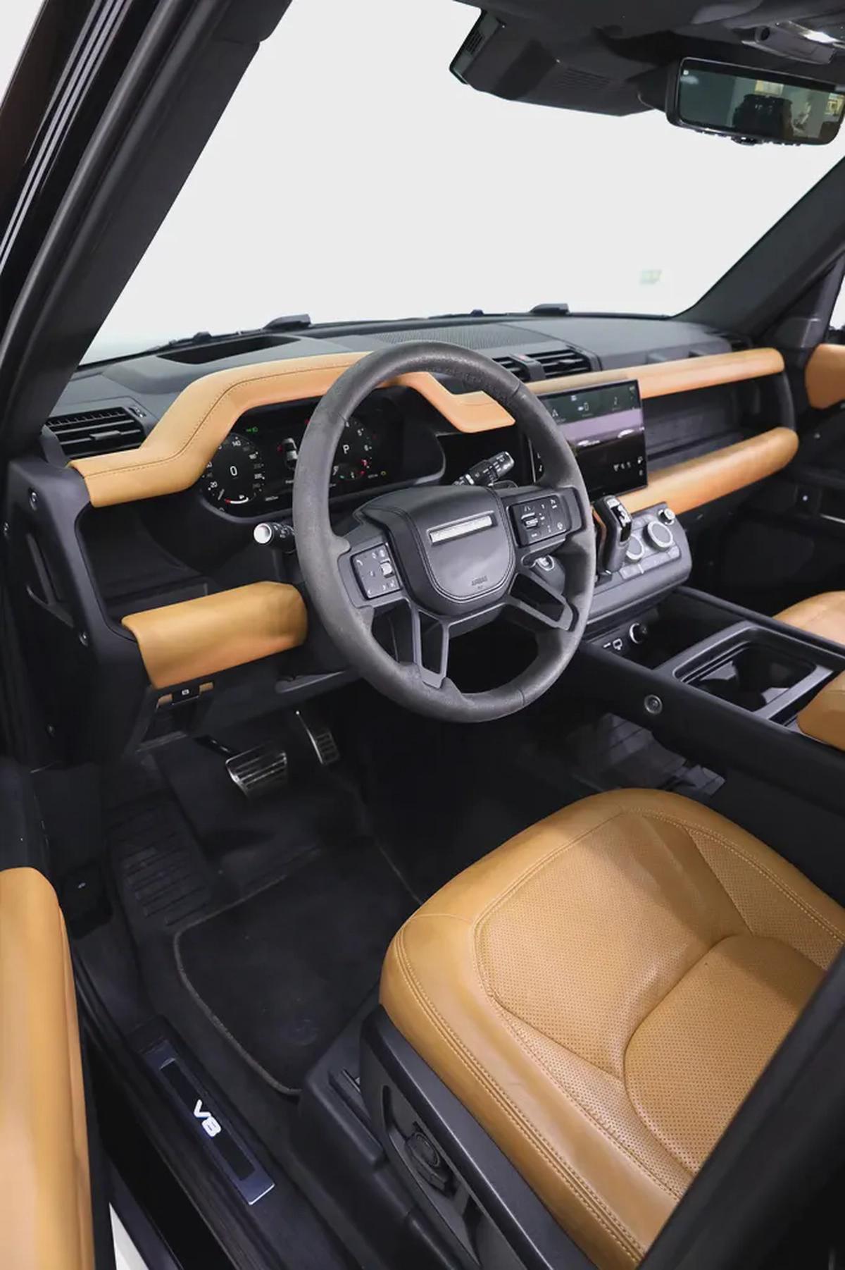 Defender 110 P525 - GCC - V8 EDITION FULLY LOADED + WARRANTY + FULL PPF-4-4