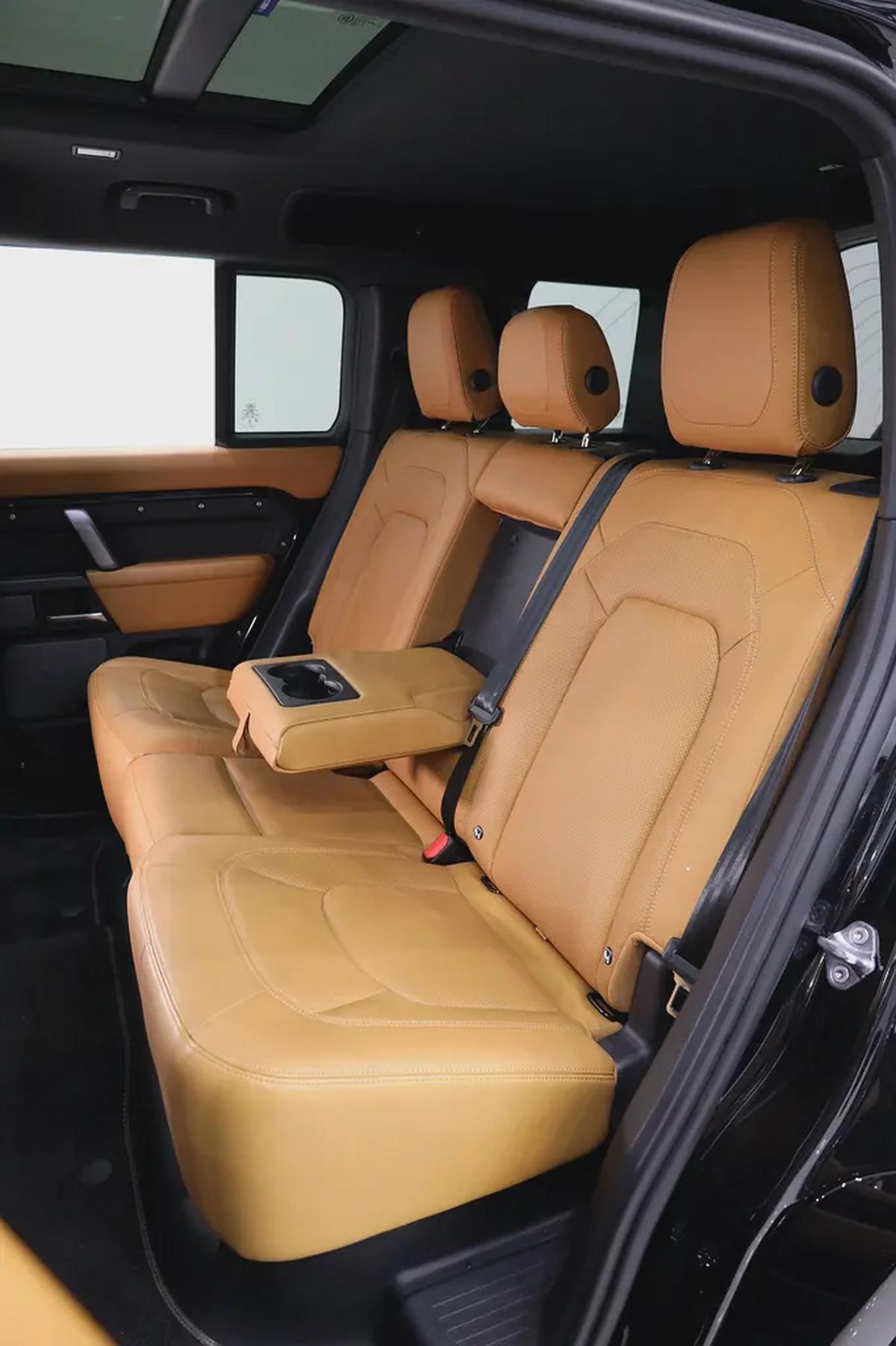 Defender 110 P525 - GCC - V8 EDITION FULLY LOADED + WARRANTY + FULL PPF-15-15