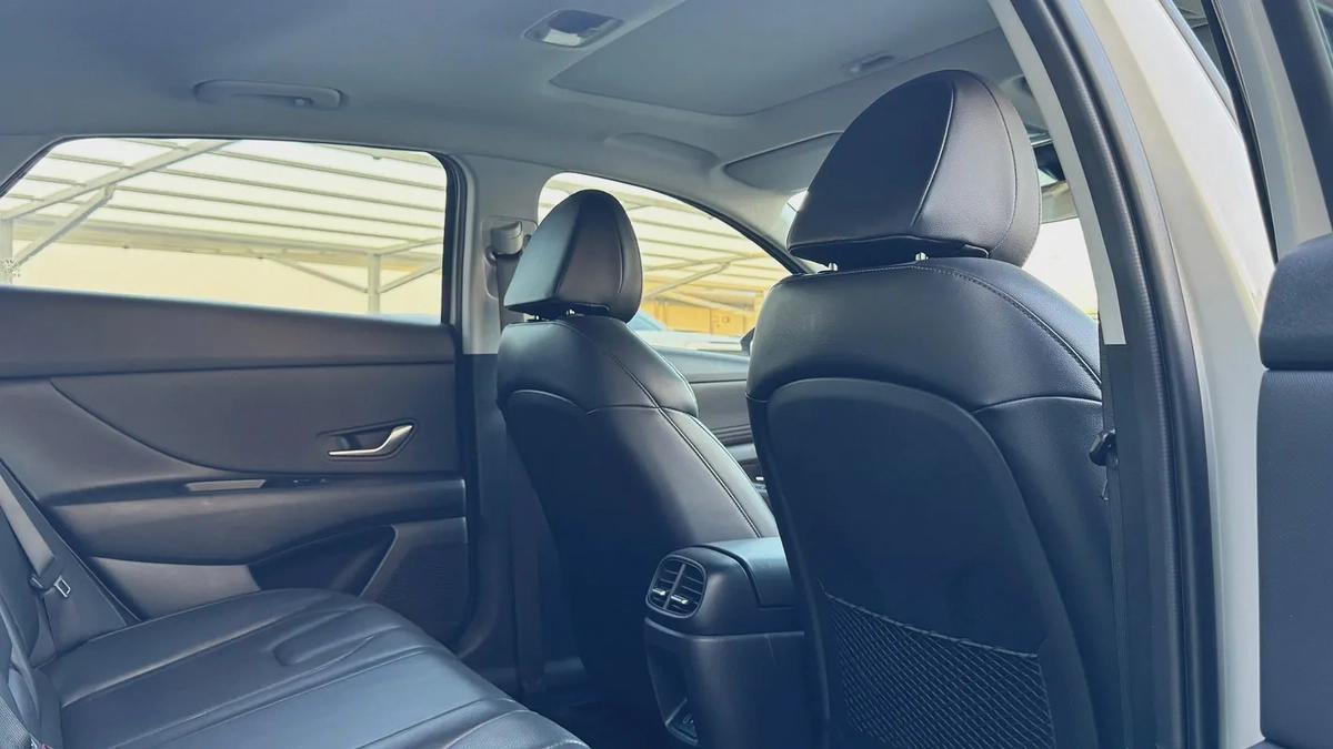 Hyundai avante 2024 full option-8-8