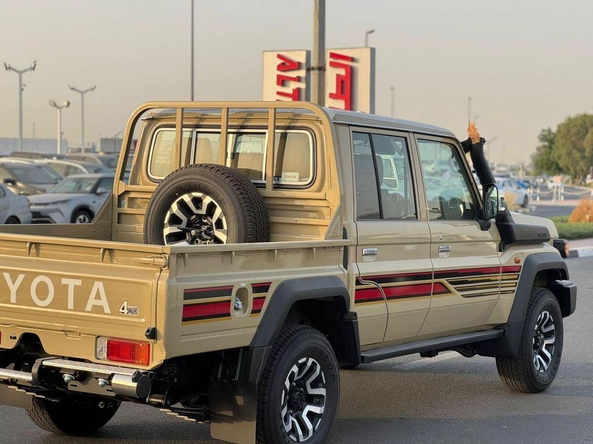Toyota Land Cruiser Pick Up Std 4.0L Double Cab Utility 4WD-4-4