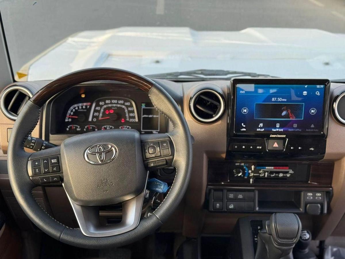 Toyota Land Cruiser Pick Up Std 4.0L Double Cab Utility 4WD-8-8