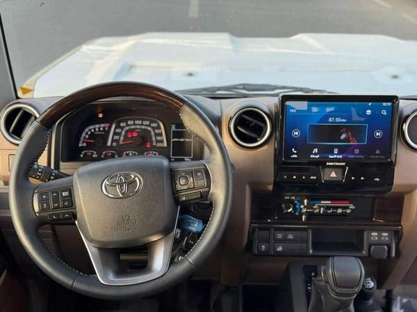 Toyota Land Cruiser Pick Up Std 4.0L Double Cab Utility 4WD