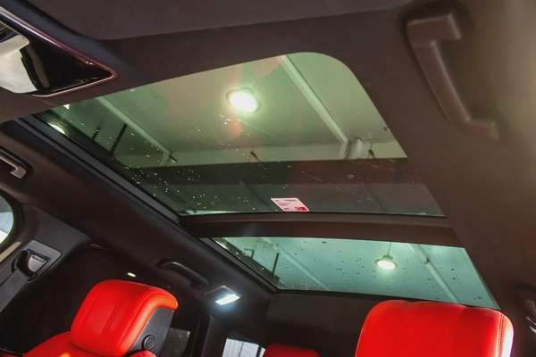 Rover Range Sport SV 2018 – High Performance – Excellent Condition - Monthly: AED 2,900