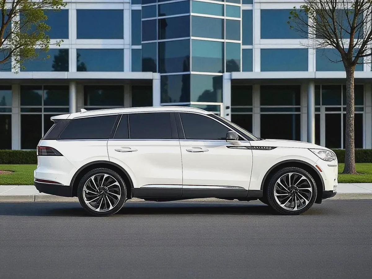 AED 1139 P.M | Lincoln Aviator Luxury 2020 - American Specs - GCC Resale | vip 6seats-5-5