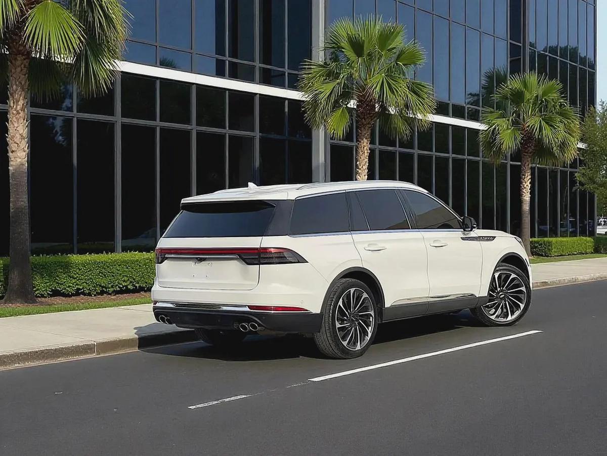 AED 1139 P.M | Lincoln Aviator Luxury 2020 - American Specs - GCC Resale | vip 6seats-6-6