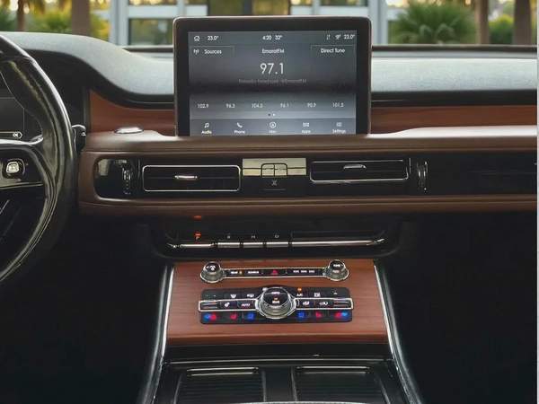 AED 1139 P.M | Lincoln Aviator Luxury 2020 - American Specs - GCC Resale | vip 6seats