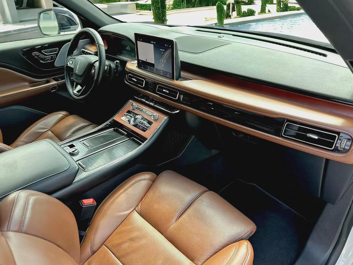 AED 1139 P.M | Lincoln Aviator Luxury 2020 - American Specs - GCC Resale | vip 6seats-14-14