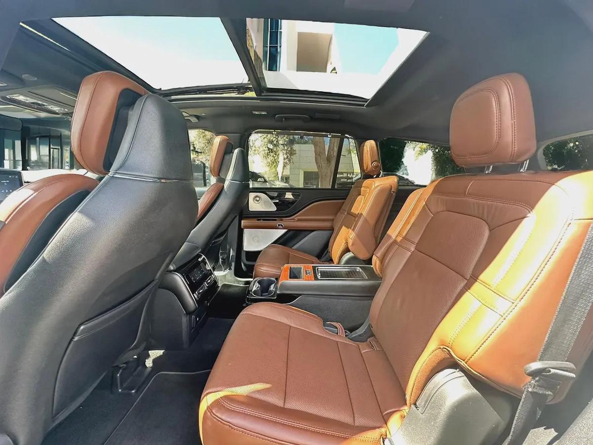 AED 1139 P.M | Lincoln Aviator Luxury 2020 - American Specs - GCC Resale | vip 6seats-18-18