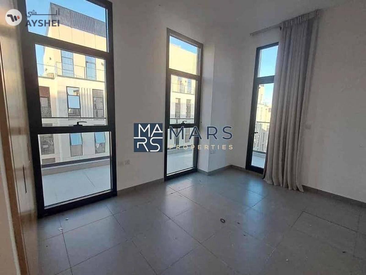 Top Floor | Pool View | Unfurnished-11-11