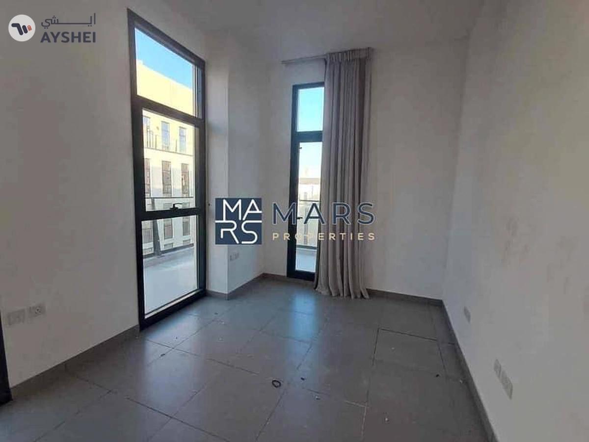 Top Floor | Pool View | Unfurnished-14-14