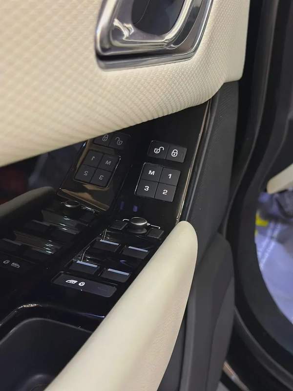 Land Rover Range Rover Velar P250 S 2018 - GCC Specs