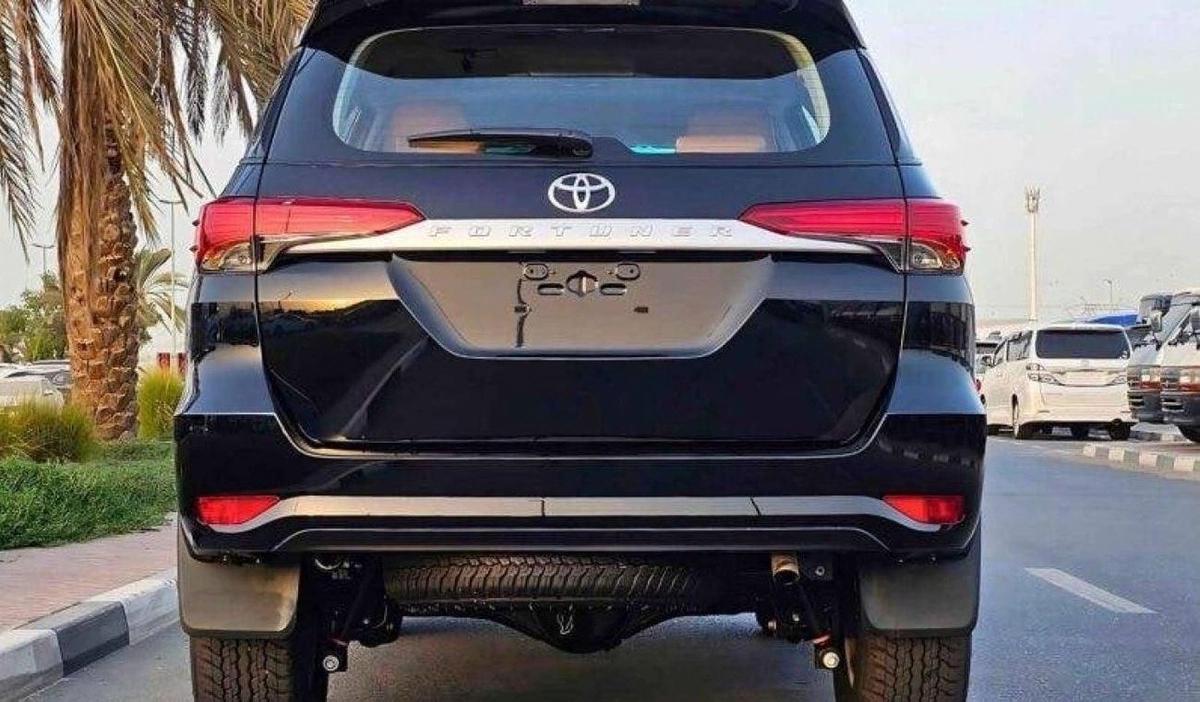 Toyota Fortuner Toyota fortuner 2.7L petrol MY2024 V4 FOR EXPORT ONLY.-3-3