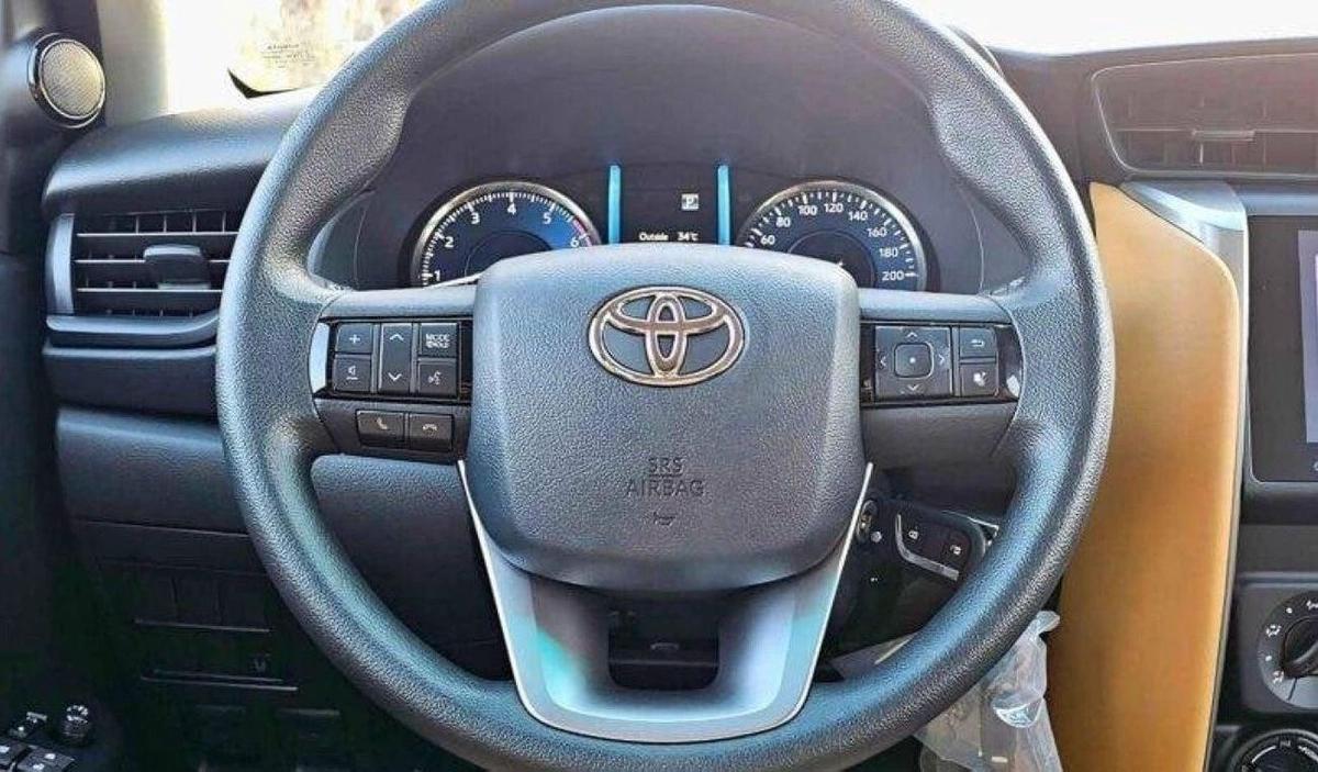 Toyota Fortuner Toyota fortuner 2.7L petrol MY2024 V4 FOR EXPORT ONLY.-8-8
