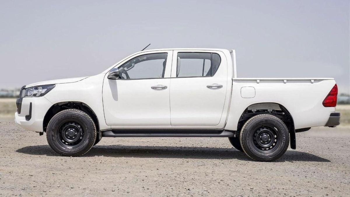 Toyota Hilux (LHD) TOYOTA HILUX DC COMFORT PLUS 2.4D MT 4X4 MY2025 - WHITE-3-3
