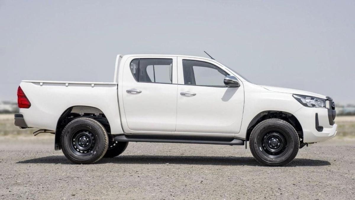 Toyota Hilux (LHD) TOYOTA HILUX DC COMFORT PLUS 2.4D MT 4X4 MY2025 - WHITE-7-7