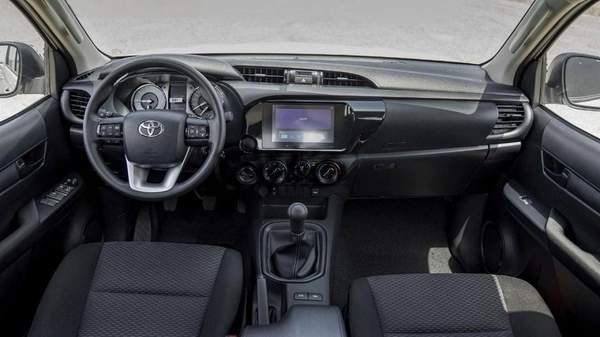 Toyota Hilux (LHD) TOYOTA HILUX DC COMFORT PLUS 2.4D MT 4X4 MY2025 - WHITE