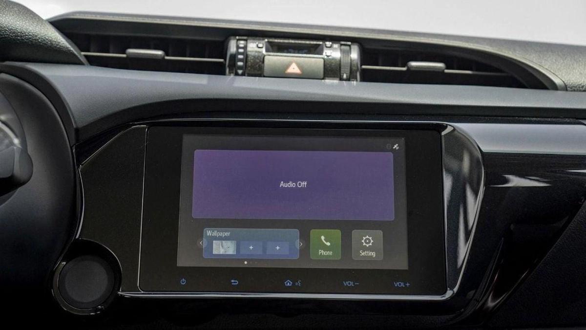 Toyota Hilux (LHD) TOYOTA HILUX DC COMFORT PLUS 2.4D MT 4X4 MY2025 - WHITE-11-11