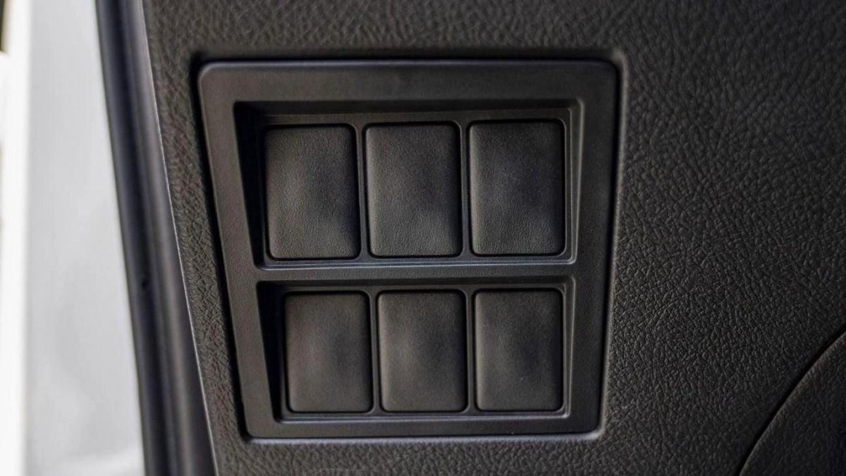 Toyota Hilux (LHD) TOYOTA HILUX DC COMFORT PLUS 2.4D MT 4X4 MY2025 - WHITE-13-13